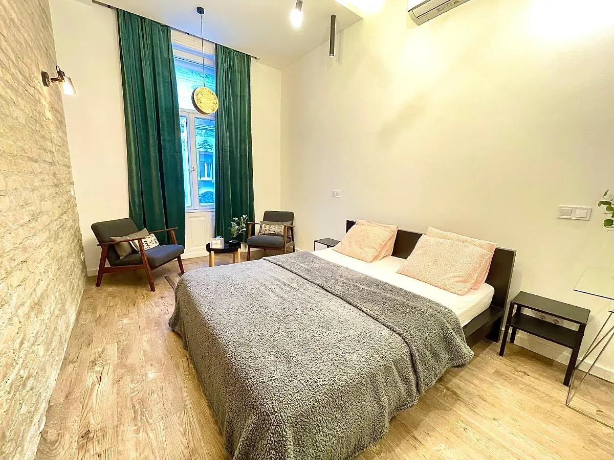 Dream Design Apartment - 3 Bedrooms & Finn Sauna Budapest