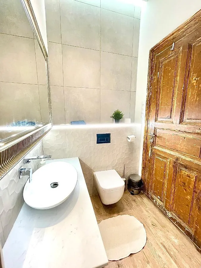 Dream Design Apartment - 3 Bedrooms & Finn Sauna Budapest