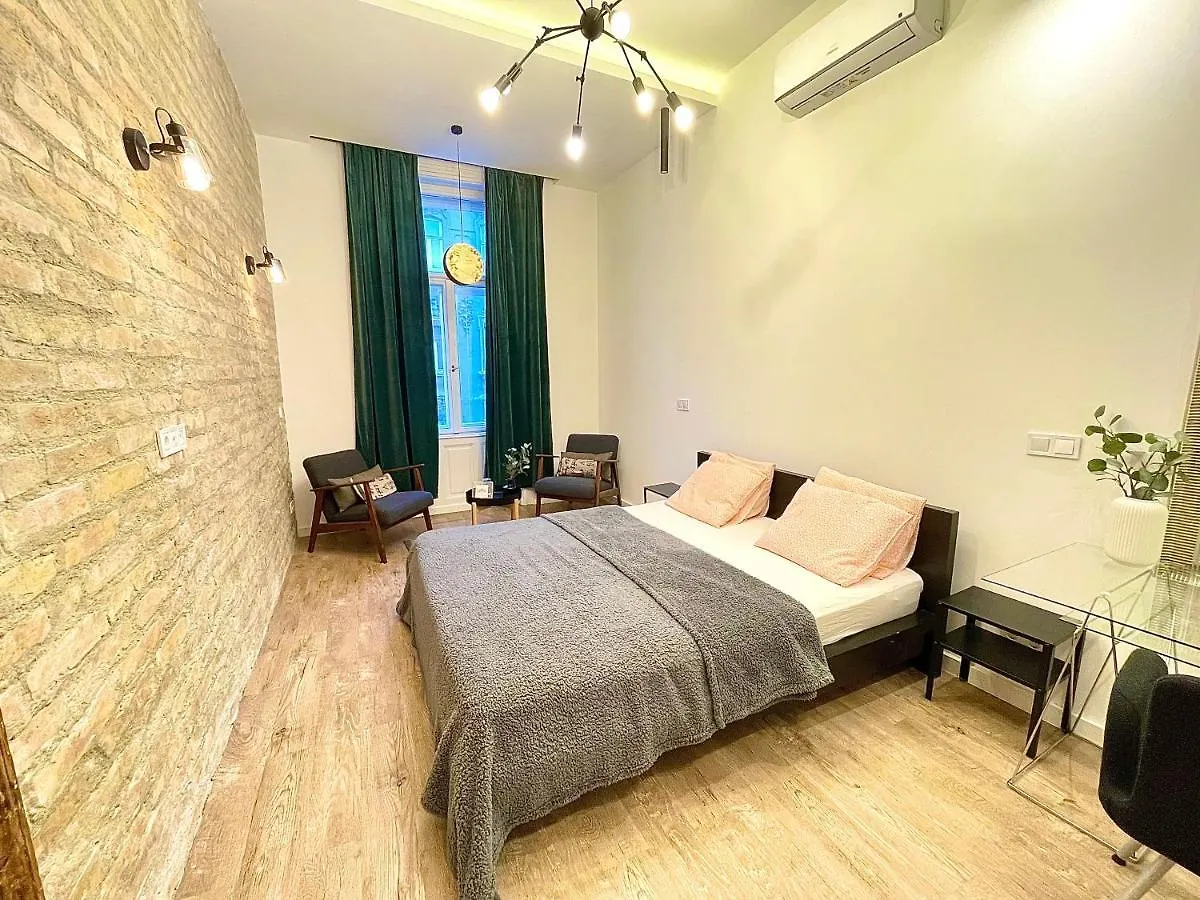 Dream Design Apartment - 3 Bedrooms & Finn Sauna Budapest