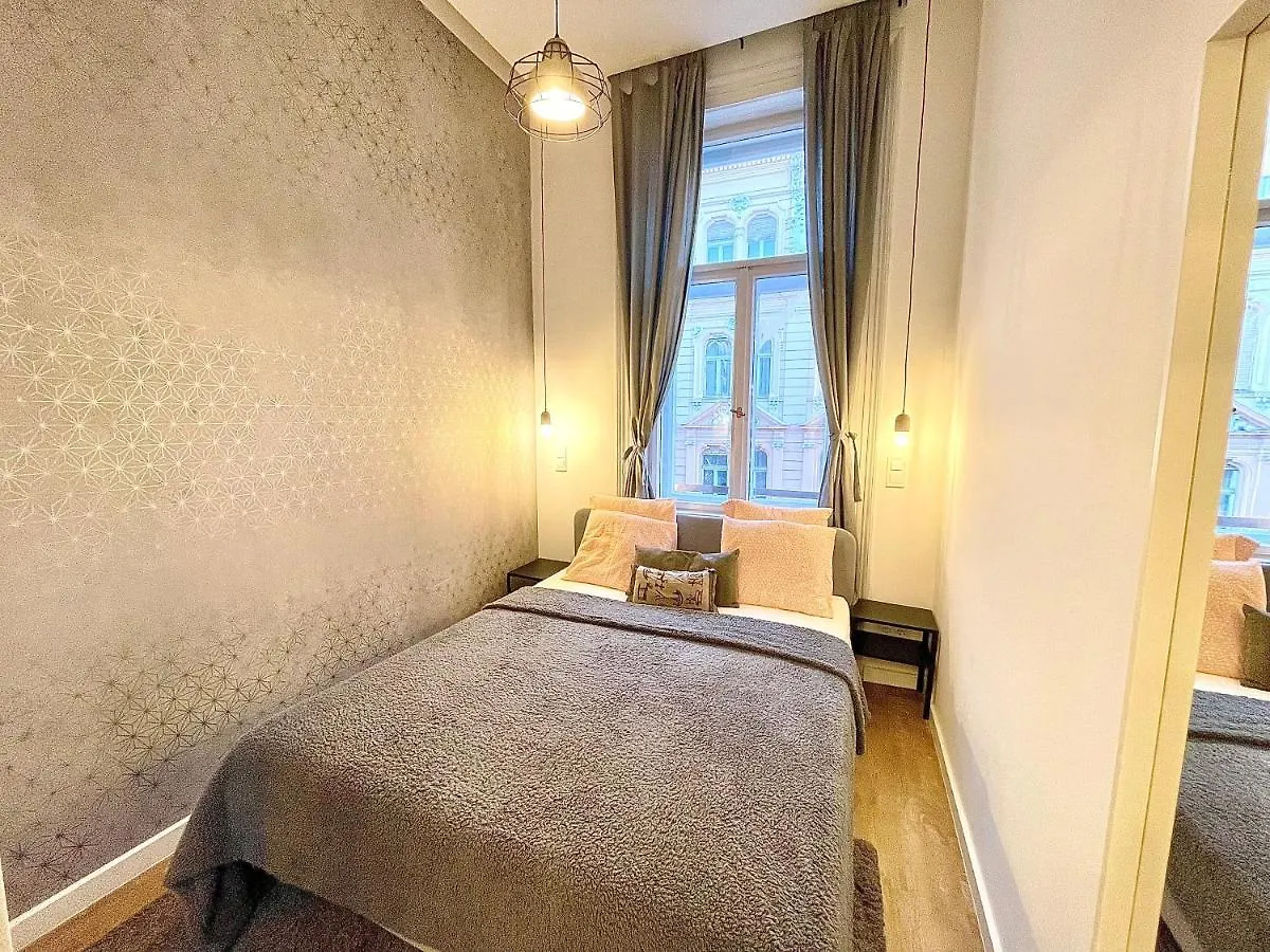Dream Design Apartment - 3 Bedrooms & Finn Sauna Budapest