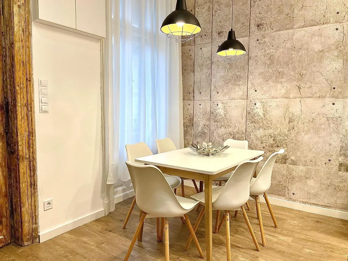 Dream Design Apartment - 3 Bedrooms & Finn Sauna Budapest